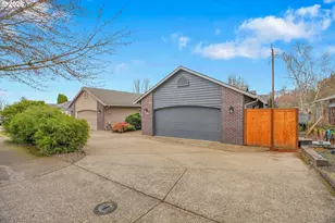 811 NW Meadows Dr, McMinnville, OR 97128 - Photo 3