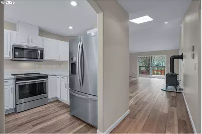 811 NW Meadows Dr, McMinnville, OR 97128 - Photo 7