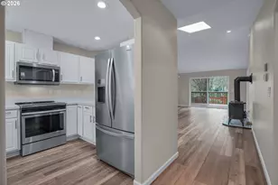 811 NW Meadows Dr, McMinnville, OR 97128 - Photo 7