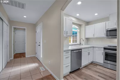 811 NW Meadows Dr, McMinnville, OR 97128 - Photo 9