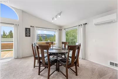1218 Lincoln St, Hood River, OR 97031 - Photo 11
