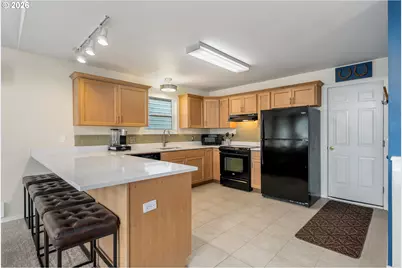 1218 Lincoln St, Hood River, OR 97031 - Photo 9