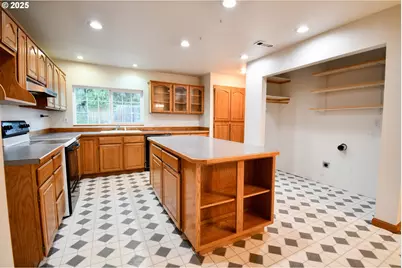 1731 SE Hamilton St, Roseburg, OR 97470 - Photo 9