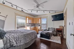 707 NE 5th St, McMinnville, OR 97128 - Photo 9