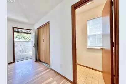 8421 SE Insley St, Portland, OR 97266 - Photo 13