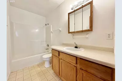 8421 SE Insley St, Portland, OR 97266 - Photo 35