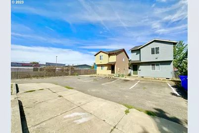 8421 SE Insley St, Portland, OR 97266 - Photo 5