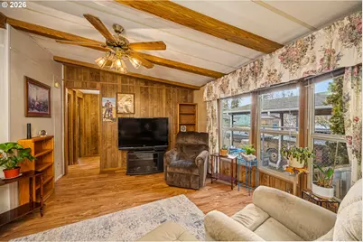 5254 Forsythia Dr, Springfield, OR 97478 - Photo 5