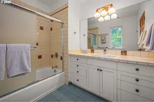10007 NW Thompson Rd, Portland, OR 97229 - Photo 31