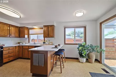 305 SE 84th Ave, Portland, OR 97216 - Photo 11