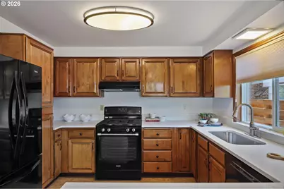 305 SE 84th Ave, Portland, OR 97216 - Photo 13