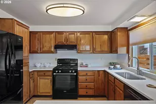305 SE 84th Ave, Portland, OR 97216 - Photo 13