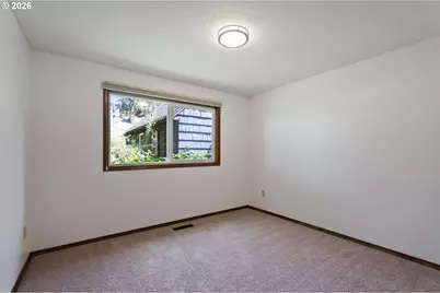 305 SE 84th Ave, Portland, OR 97216 - Photo 19