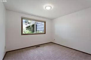 305 SE 84th Ave, Portland, OR 97216 - Photo 19