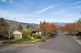 556 Forestview Dr, Hood River, OR 97031 - Photo 9