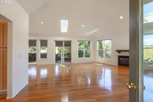 556 Forestview Dr, Hood River, OR 97031 - Photo 9