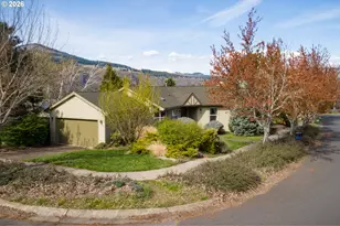 556 Forestview Dr, Hood River, OR 97031 - Photo 5