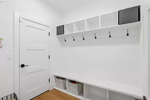 8907 SW Harmon Ln, Portland, OR 97225 - Photo 13