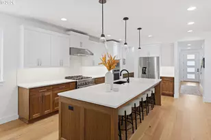 8907 SW Harmon Ln, Portland, OR 97225 - Photo 9