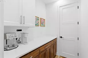 8907 SW Harmon Ln, Portland, OR 97225 - Photo 11