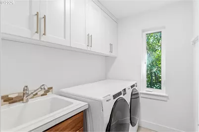 8907 SW Harmon Ln, Portland, OR 97225 - Photo 21