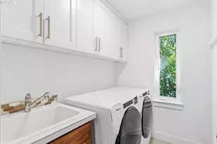 8907 SW Harmon Ln, Portland, OR 97225 - Photo 21