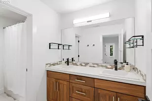 8907 SW Harmon Ln, Portland, OR 97225 - Photo 19