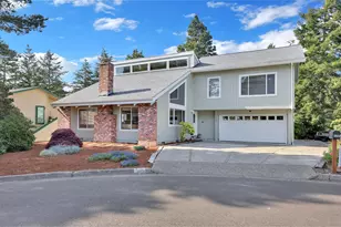 2235 10th St, Florence, OR 97439 - Photo 3