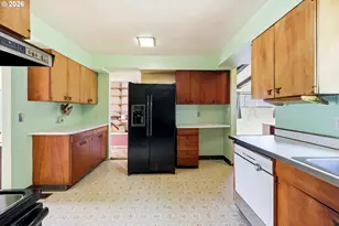 7131 NE Roselawn St, Portland, OR 97218 - Photo 5
