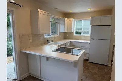 880 NW Florence Ave, Gresham, OR 97030 - Photo 9