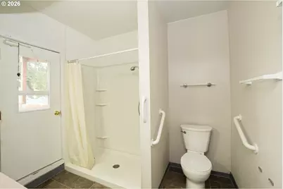 425 N 9th St, Cottage Grove, OR 97424 - Photo 31