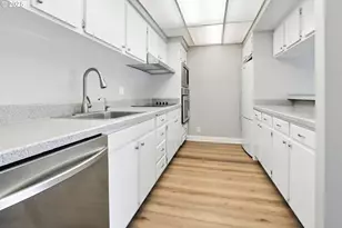 2221 SW 1st Ave, Portland, OR 97201 - Photo 9