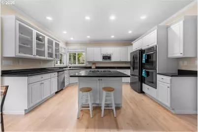 2305 Stonehurst Ct, Lake Oswego, OR 97034 - Photo 21