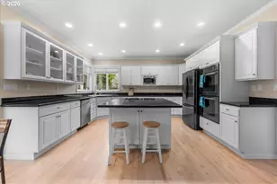 2305 Stonehurst Ct, Lake Oswego, OR 97034 - Photo 21