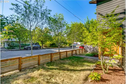9326 N Tioga Ave, Portland, OR 97203 - Photo 7