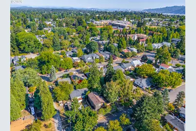 9326 N Tioga Ave, Portland, OR 97203 - Photo 15