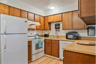 2005 Tibbetts Dr #105, Longview, WA 98632 - Photo 9