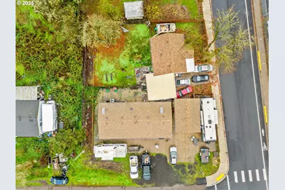 370 S 6th St, Harrisburg, OR 97446 - Photo 3