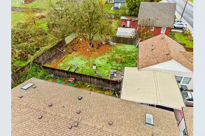 370 S 6th St, Harrisburg, OR 97446 - Photo 5