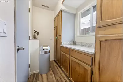 2185 N 8th St, Coos Bay, OR 97420 - Photo 9