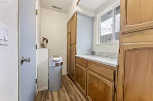 2185 N 8th St, Coos Bay, OR 97420 - Photo 9