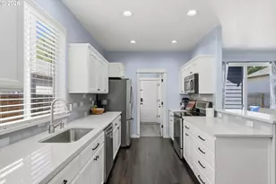 9118 N Haven Ave, Portland, OR 97203 - Photo 9