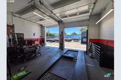 786 NE Burnside Rd, Gresham, OR 97030 - Photo 11