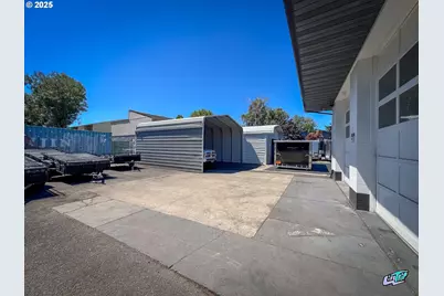 786 NE Burnside Rd, Gresham, OR 97030 - Photo 15