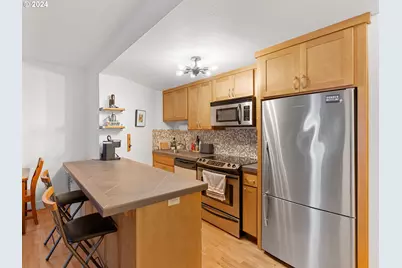 1829 NW Lovejoy St #104, Portland, OR 97209 - Photo 5