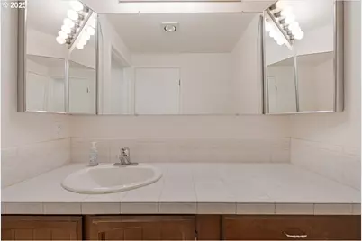 790 SE Webber St #305, Portland, OR 97202 - Photo 21