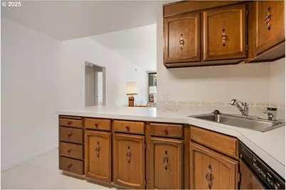 790 SE Webber St #305, Portland, OR 97202 - Photo 15