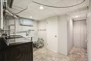 10985 SE Holgate Blvd, Portland, OR 97266 - Photo 33