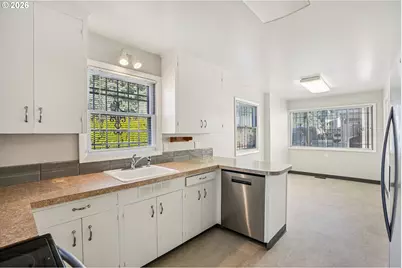 10985 SE Holgate Blvd, Portland, OR 97266 - Photo 13