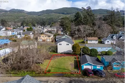 132 S Dolphin St, Rockaway Beach, OR 97136 - Photo 1